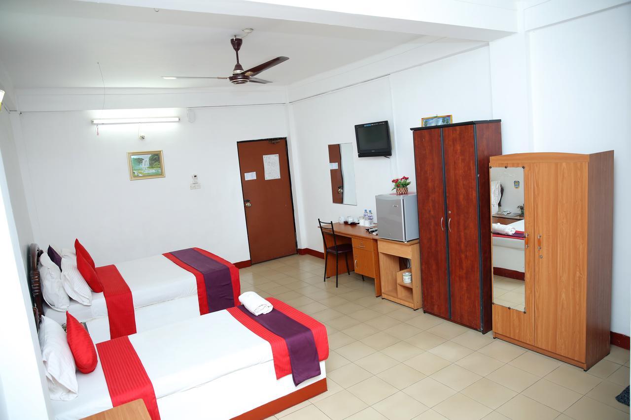 Hotel Nelly Vavuniya ภายนอก รูปภาพ