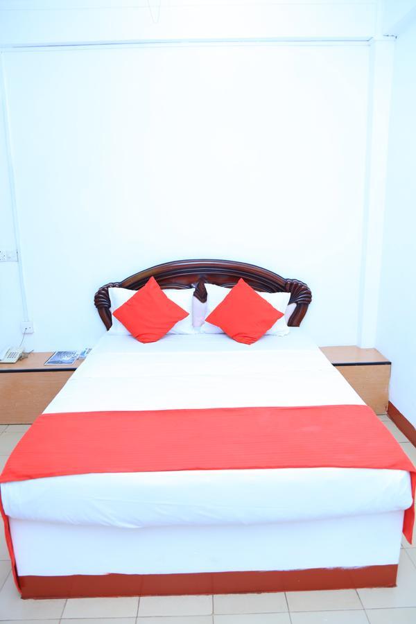 Hotel Nelly Vavuniya ภายนอก รูปภาพ