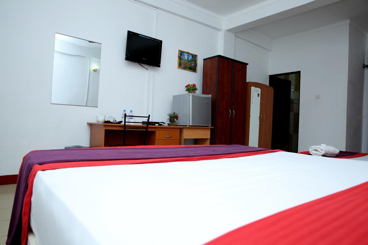 Hotel Nelly Vavuniya ภายนอก รูปภาพ