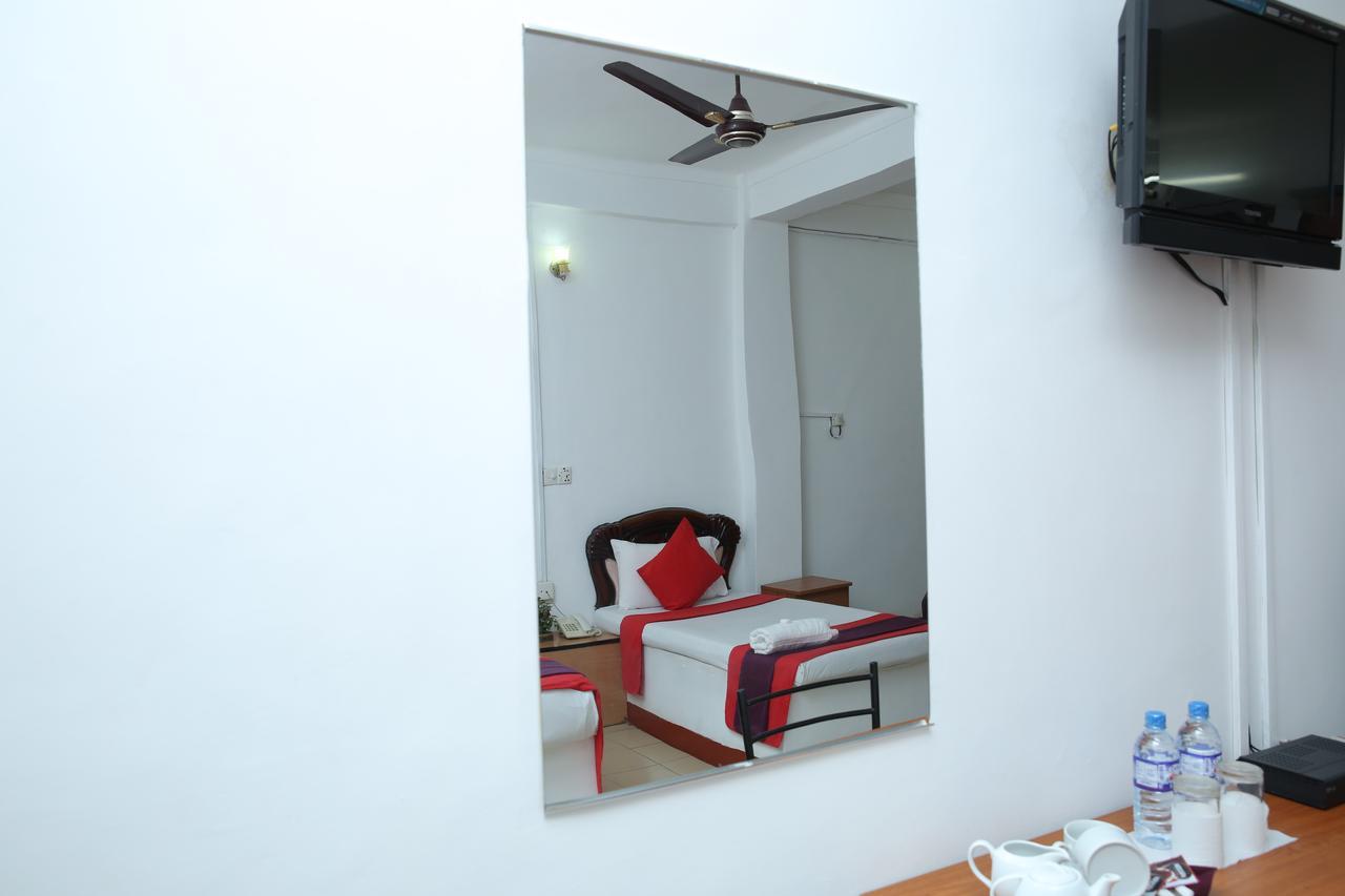 Hotel Nelly Vavuniya ภายนอก รูปภาพ