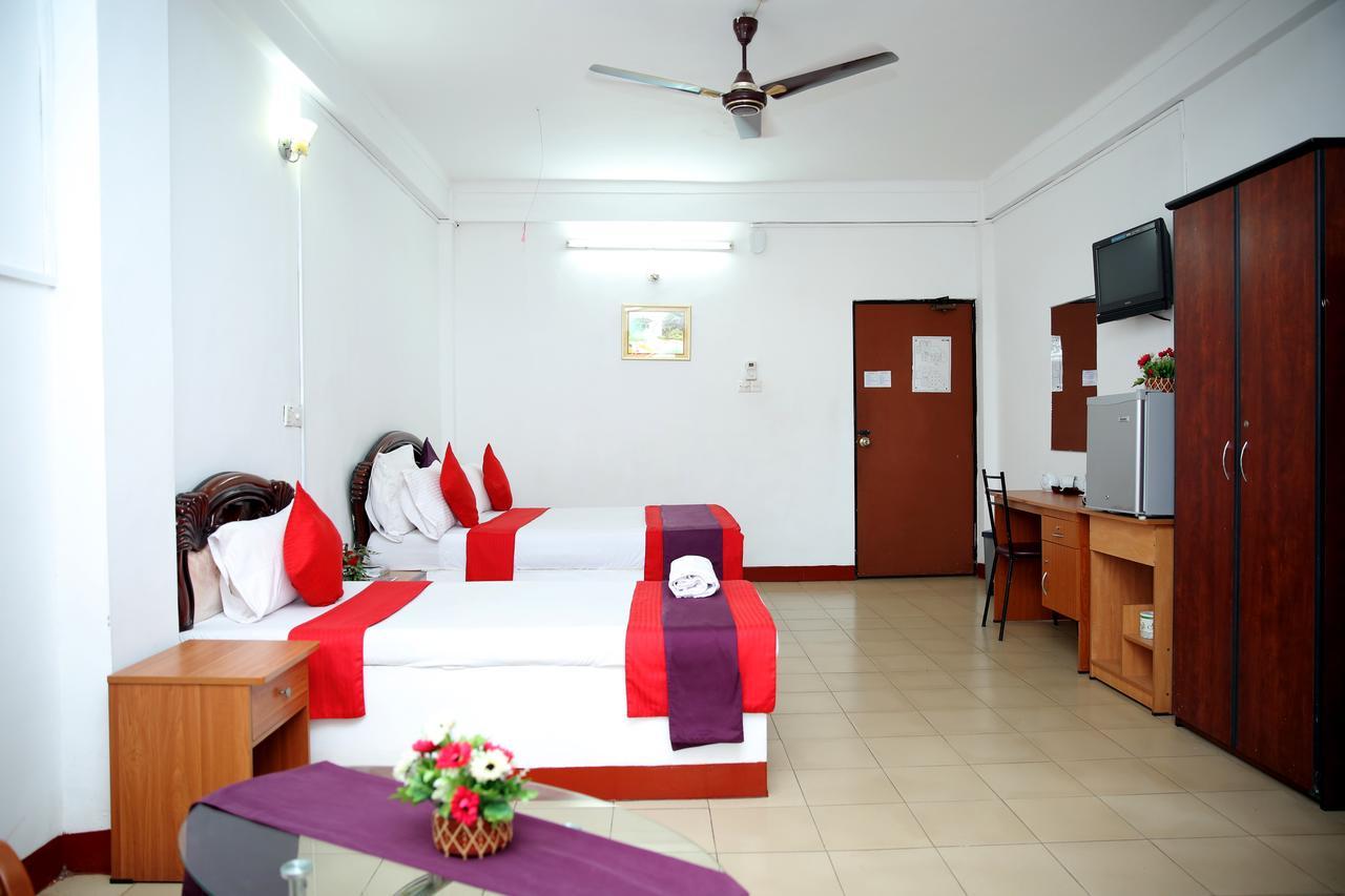 Hotel Nelly Vavuniya ภายนอก รูปภาพ