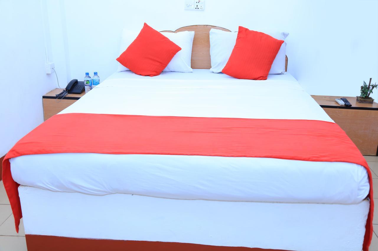 Hotel Nelly Vavuniya ภายนอก รูปภาพ