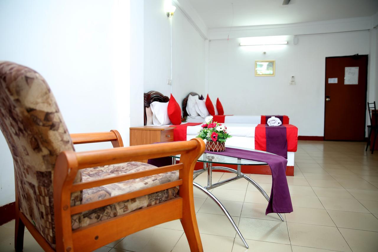 Hotel Nelly Vavuniya ภายนอก รูปภาพ